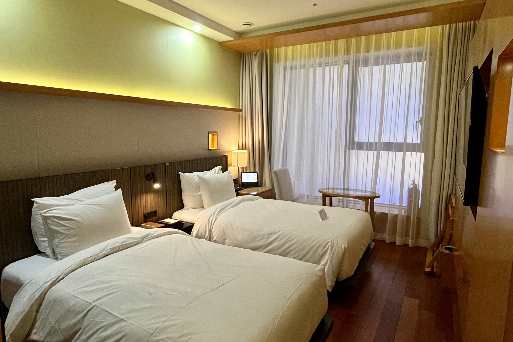 스탠다드 트윈(서프라이즈특가★루프탑 수영장 무료, 주차가능)