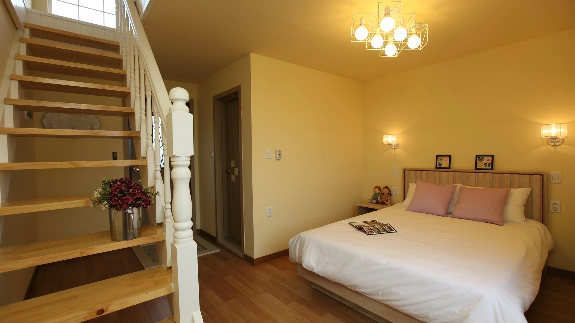 room detail thumbnail 1