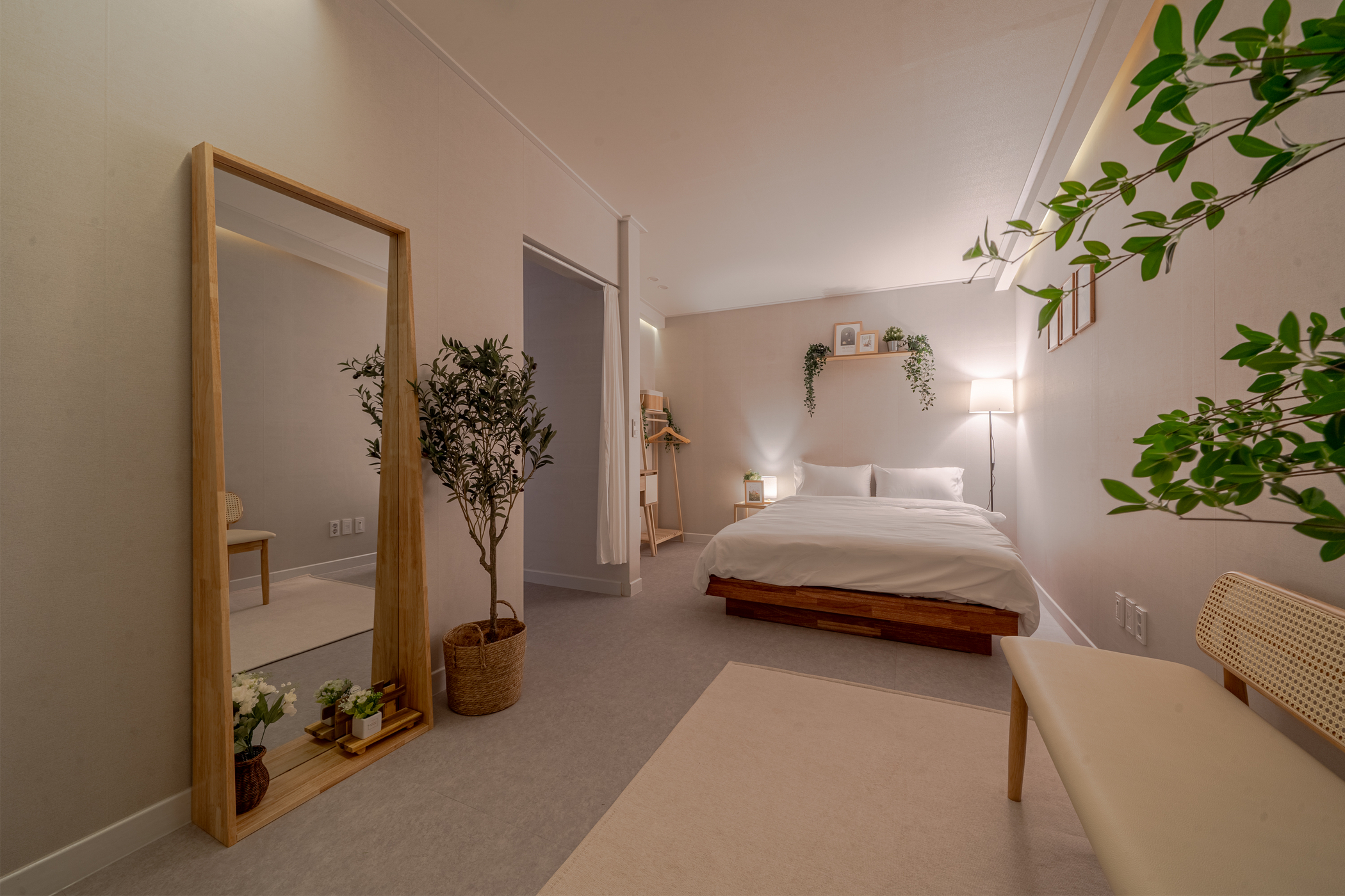room detail thumbnail 2