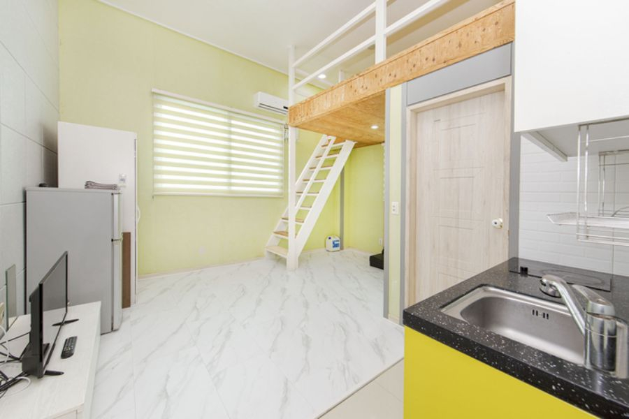 room detail thumbnail 2