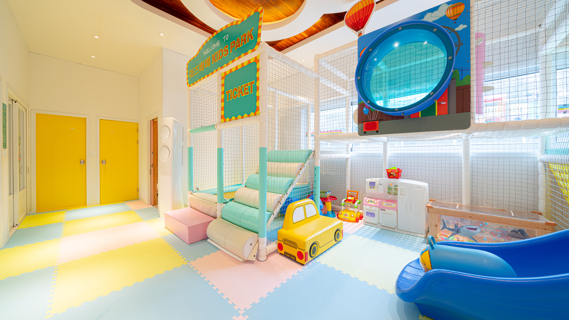 room detail thumbnail 2