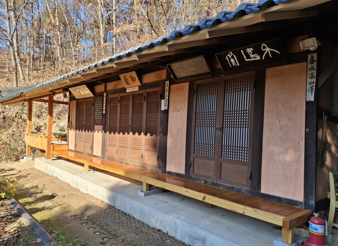 불원재  (不遠齋/멀지 않아 자신의 착한 본성을 회복할 것이다)