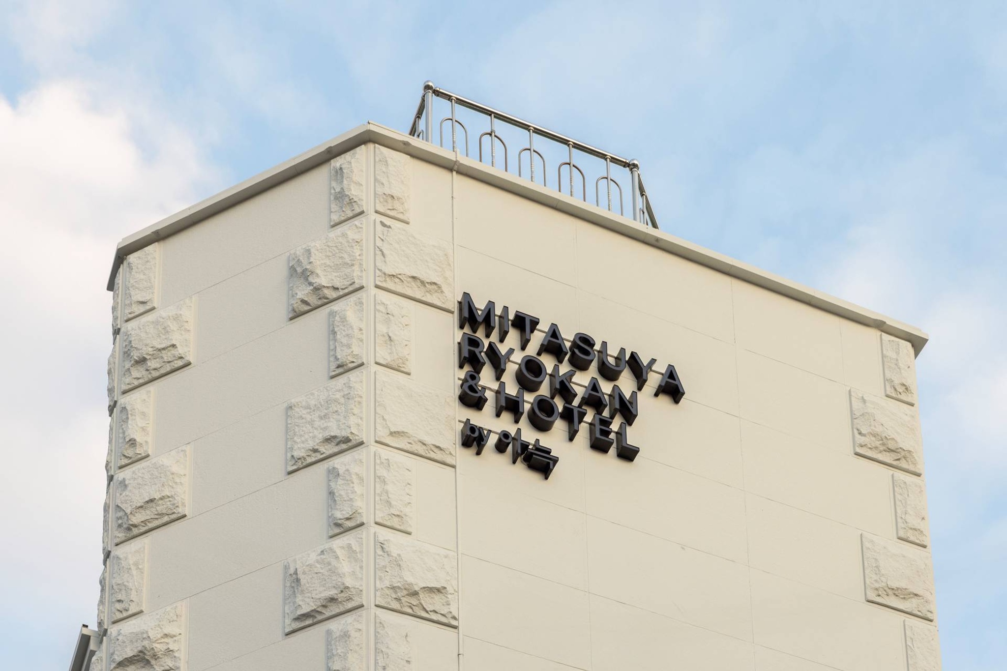 https://yaimg.yanolja.com/v5/2025/12/11/02/693a30612e0b72.20632107.jpg