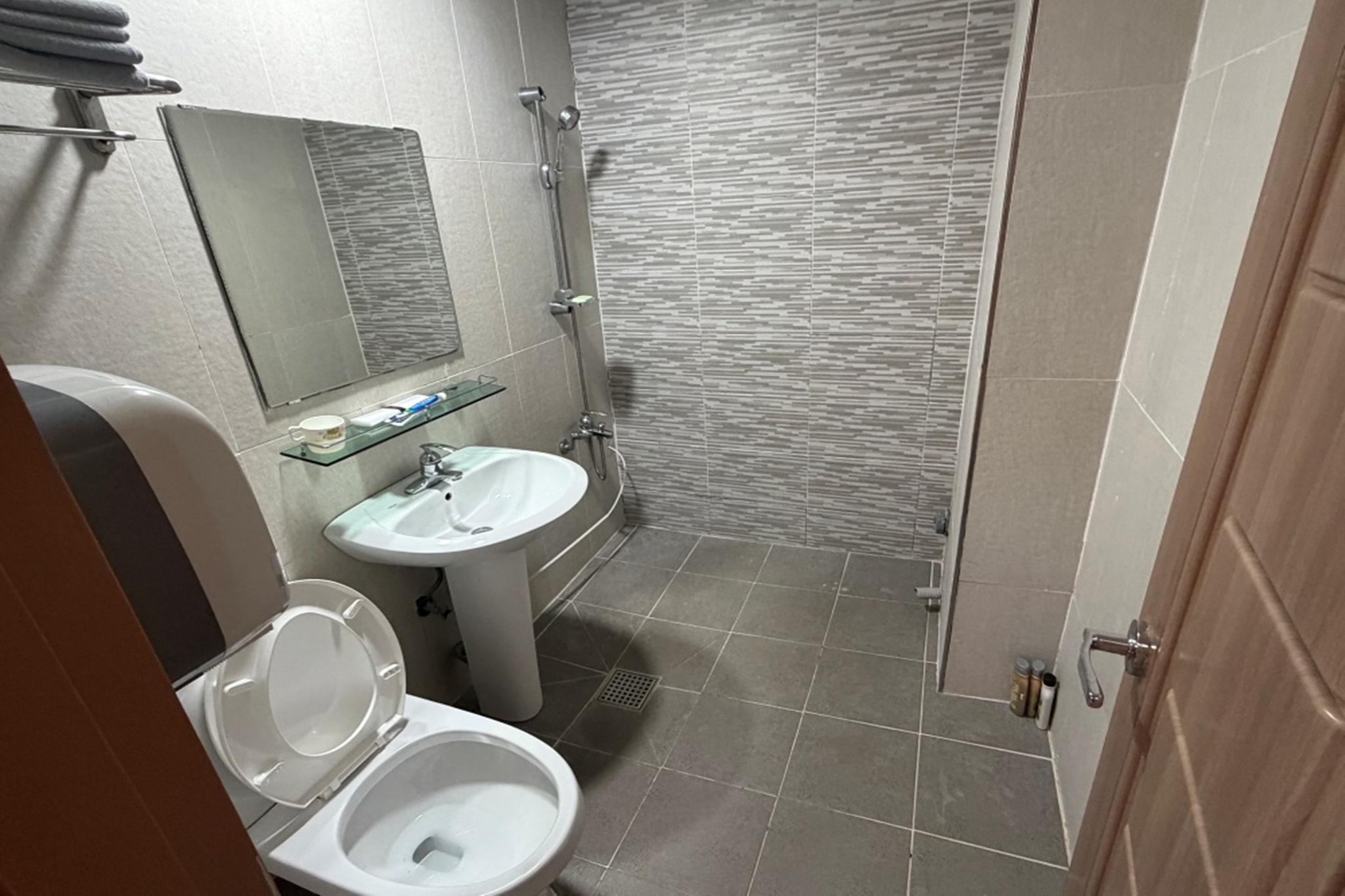 room detail thumbnail 2