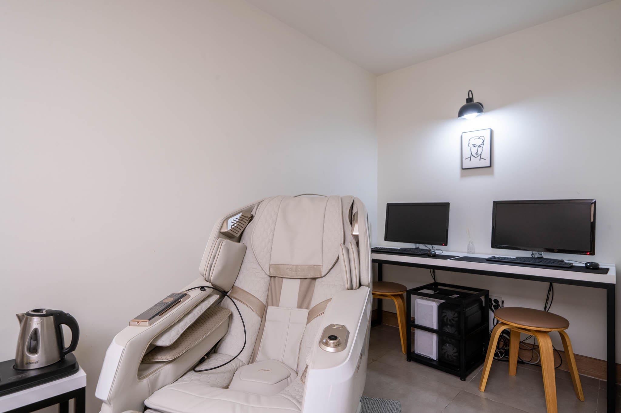 room detail thumbnail 2