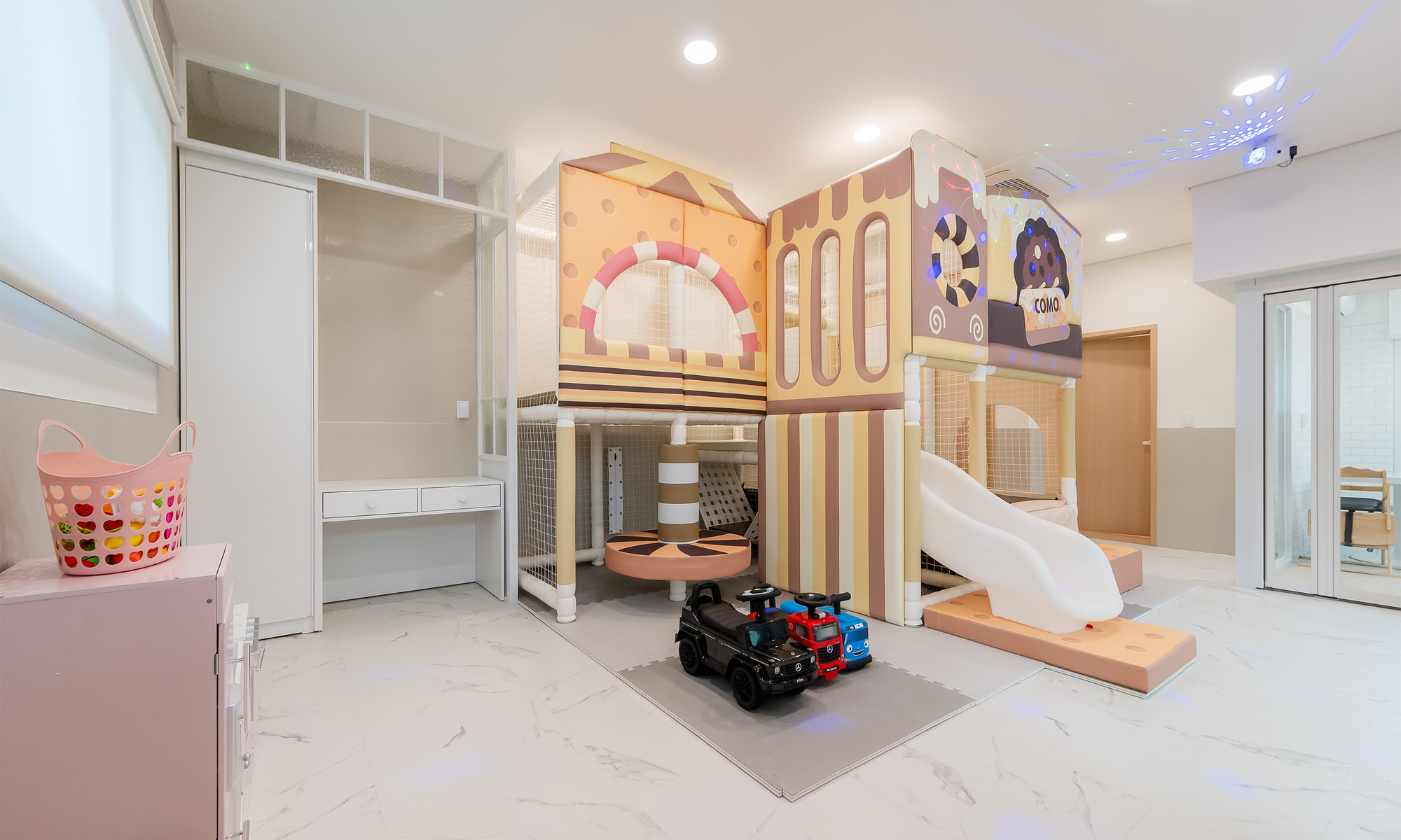 꼬모 C203 (원룸,거실1,욕실1)