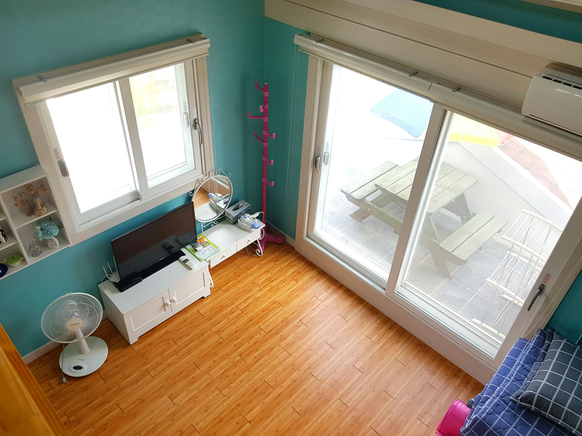 room detail thumbnail 1