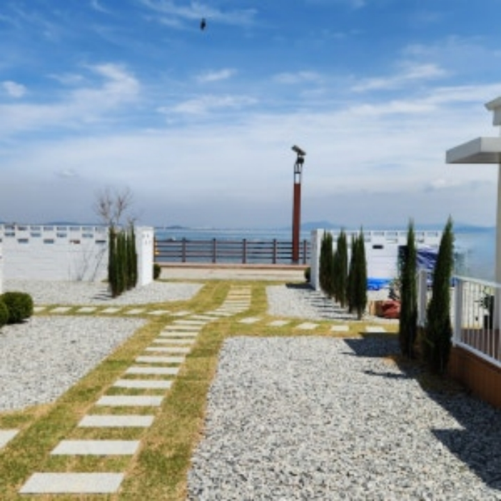 https://yaimg.yanolja.com/v5/2025/12/15/03/693f841e2d8d86.53639029.jpg
