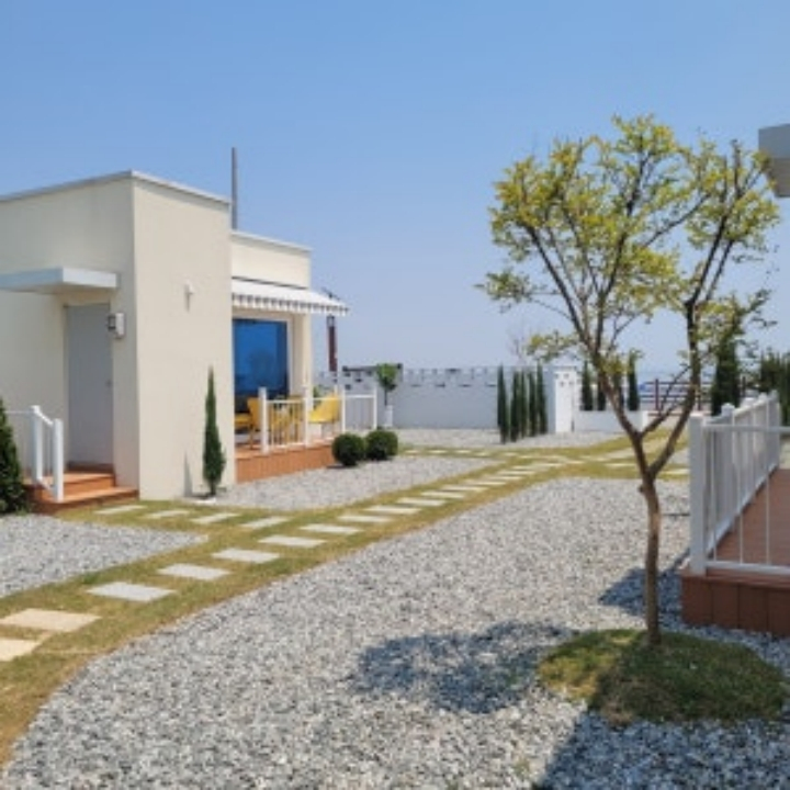 https://yaimg.yanolja.com/v5/2025/12/15/03/693f841e328842.65211535.jpg