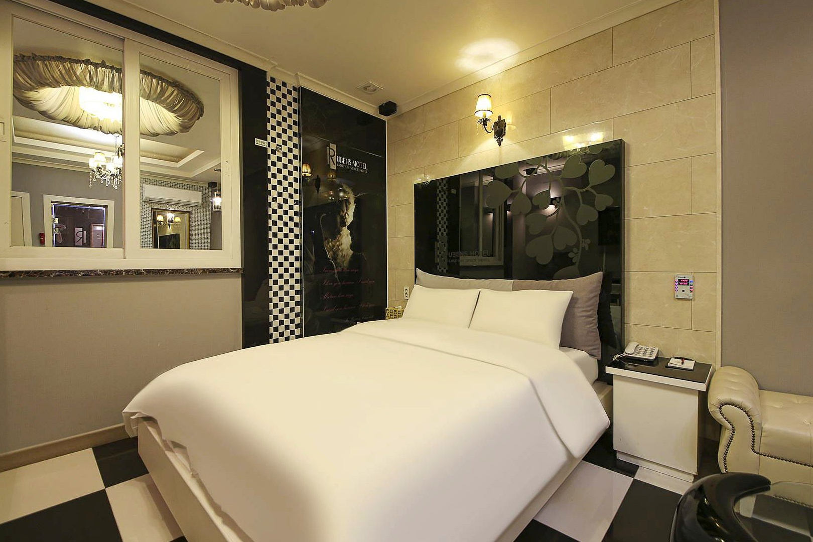 room detail thumbnail 1