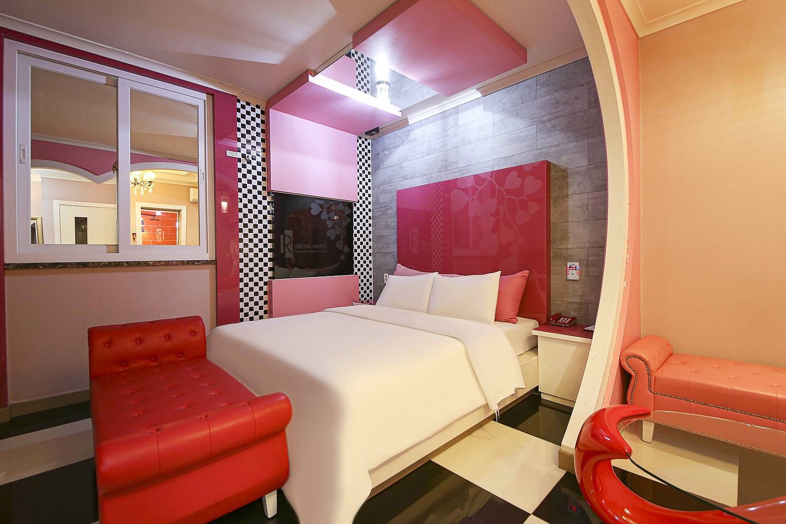 room detail thumbnail 1