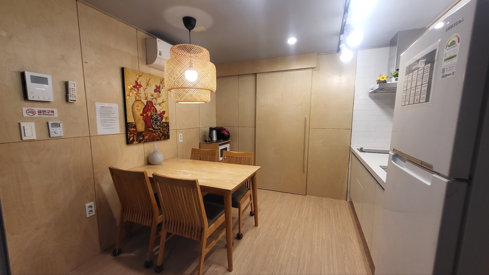 room detail thumbnail 2