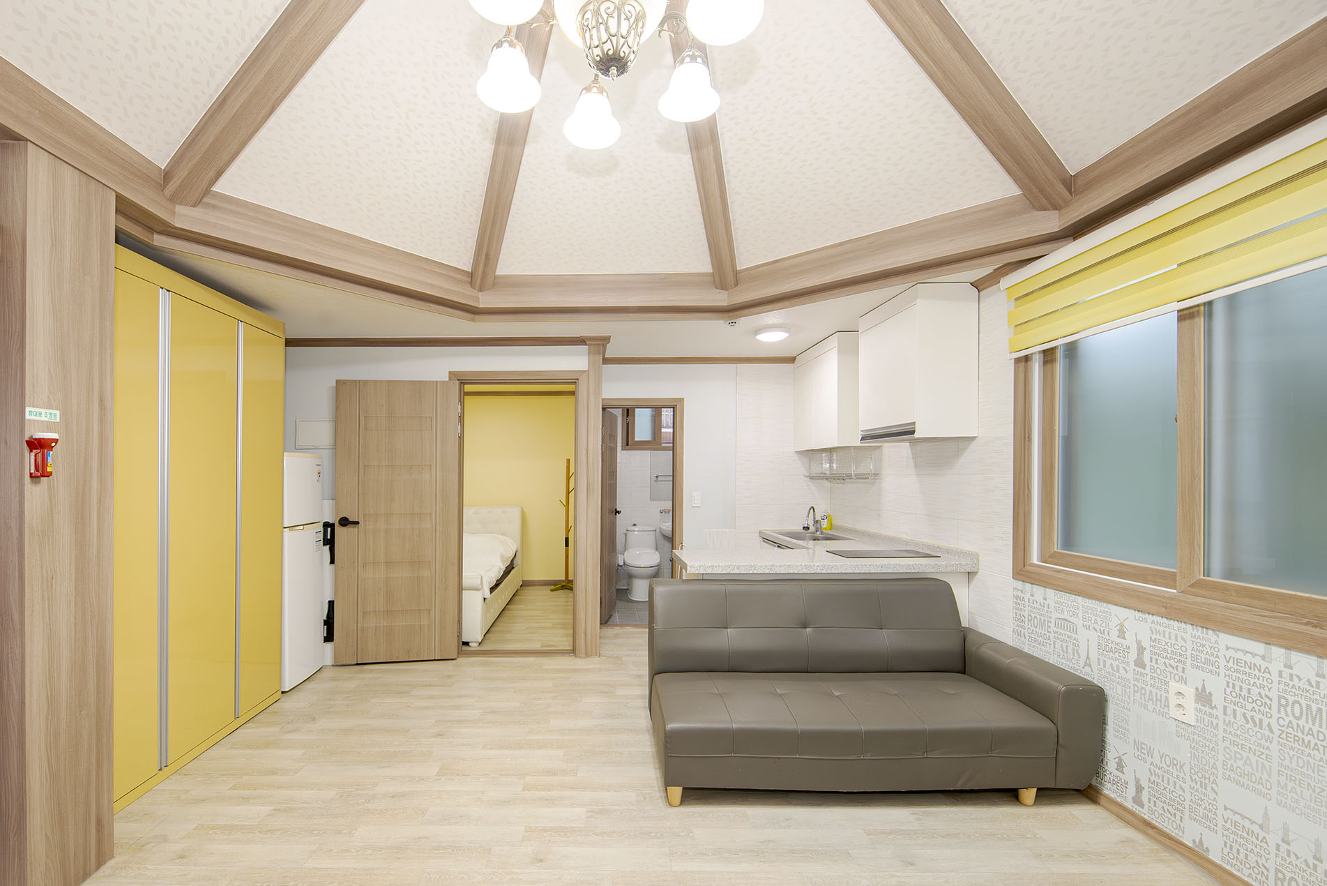 room detail thumbnail 2