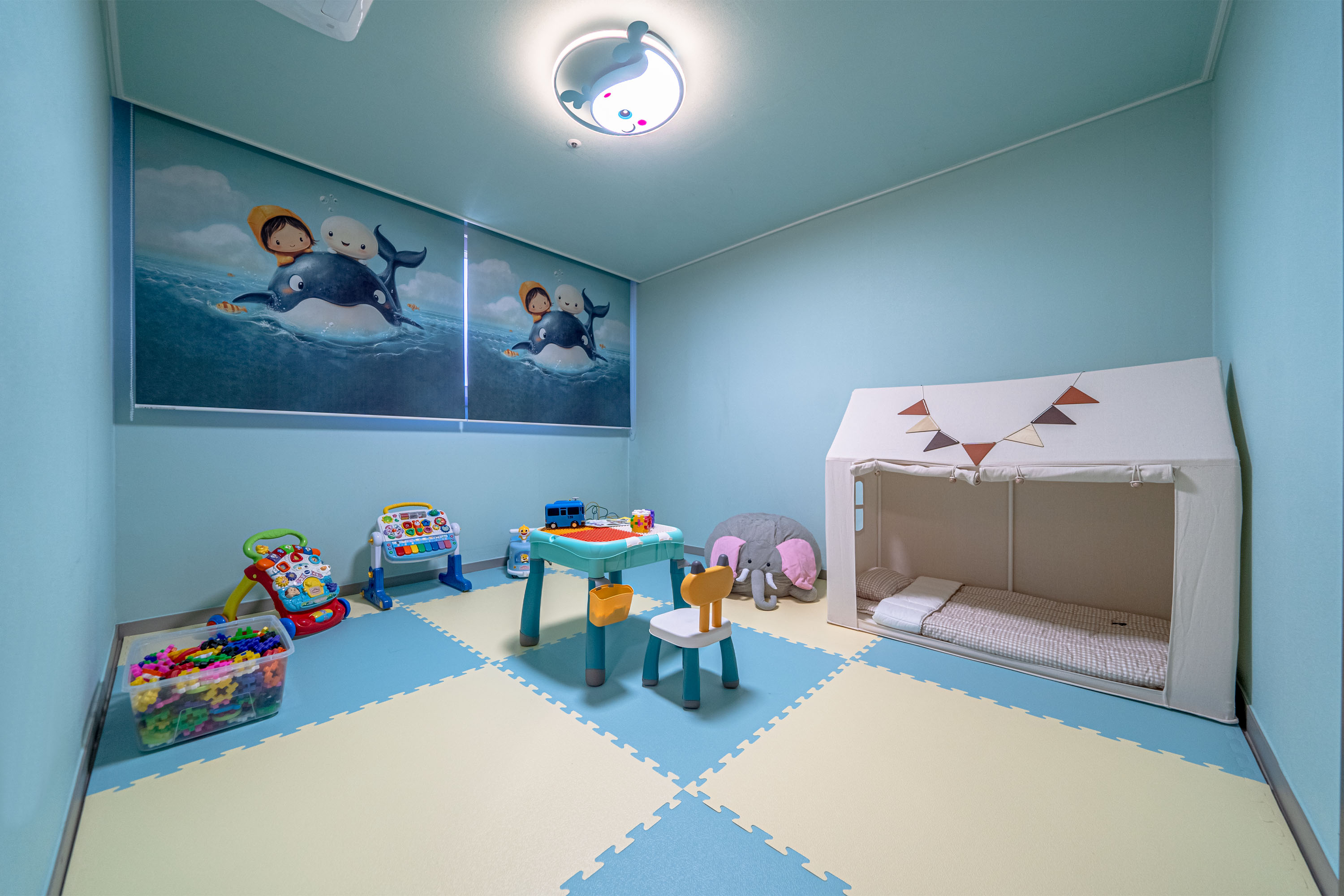 room detail thumbnail 2