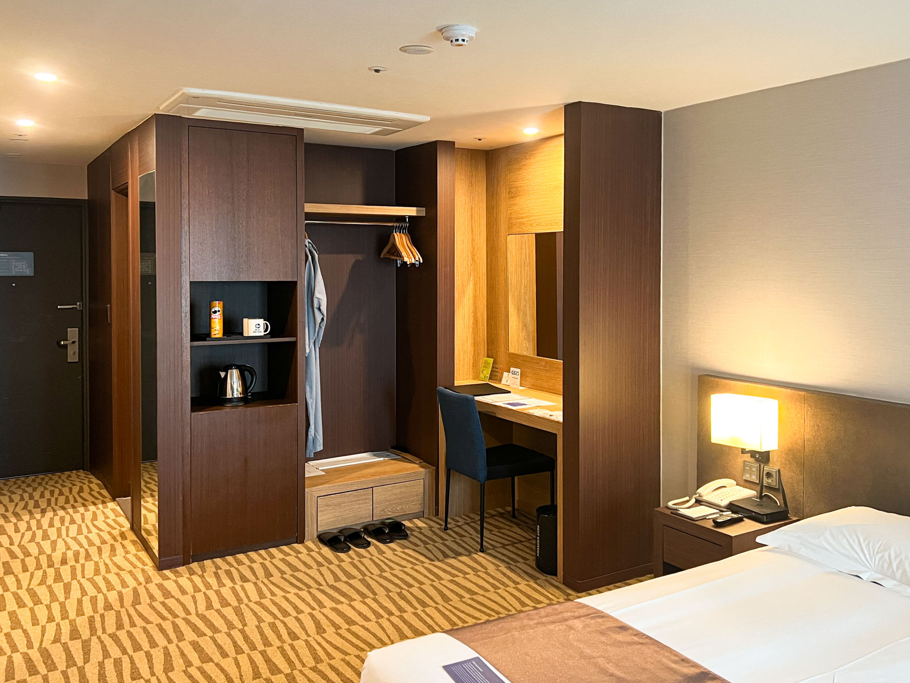 room detail thumbnail 1