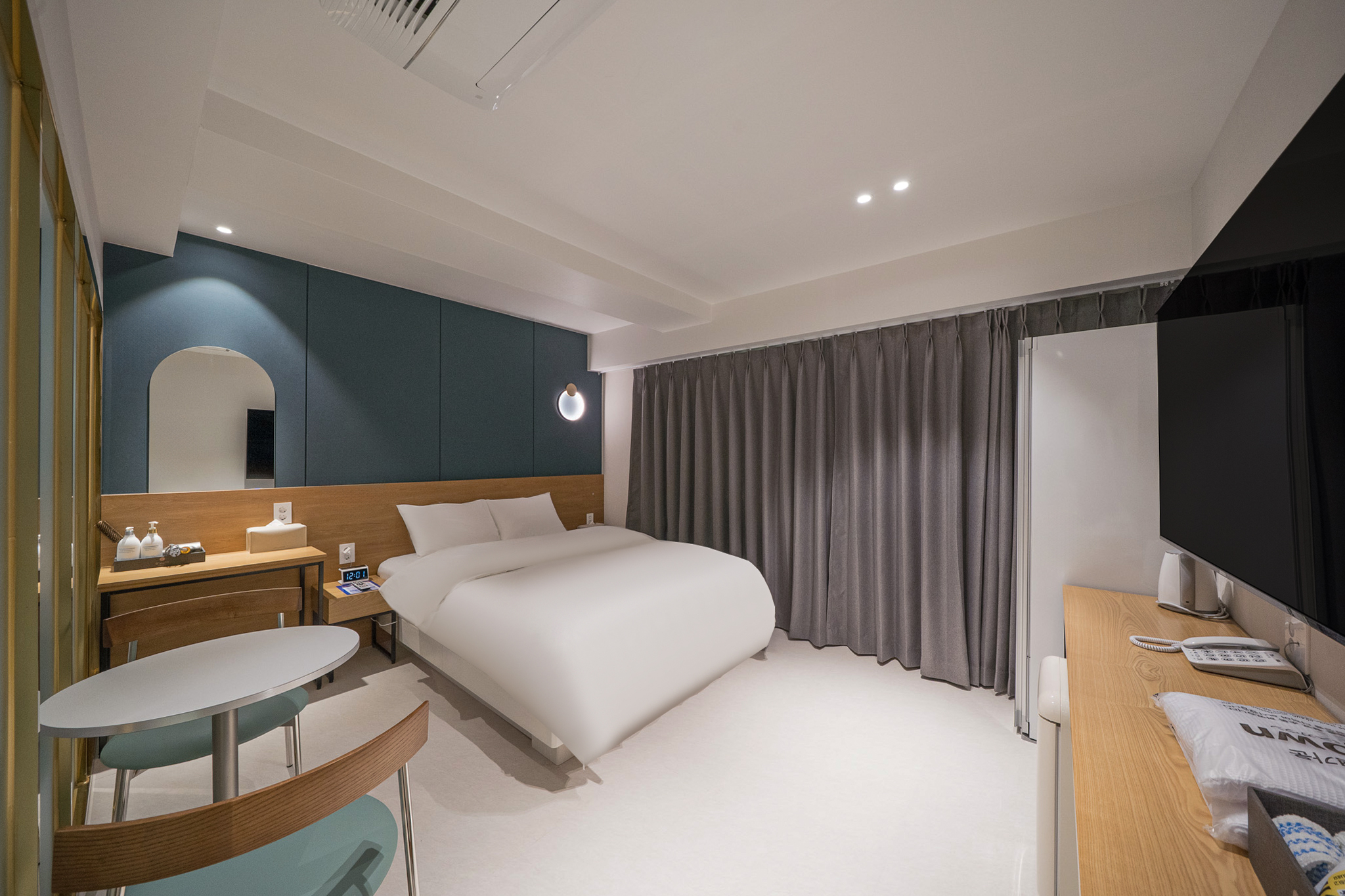 room detail thumbnail 1