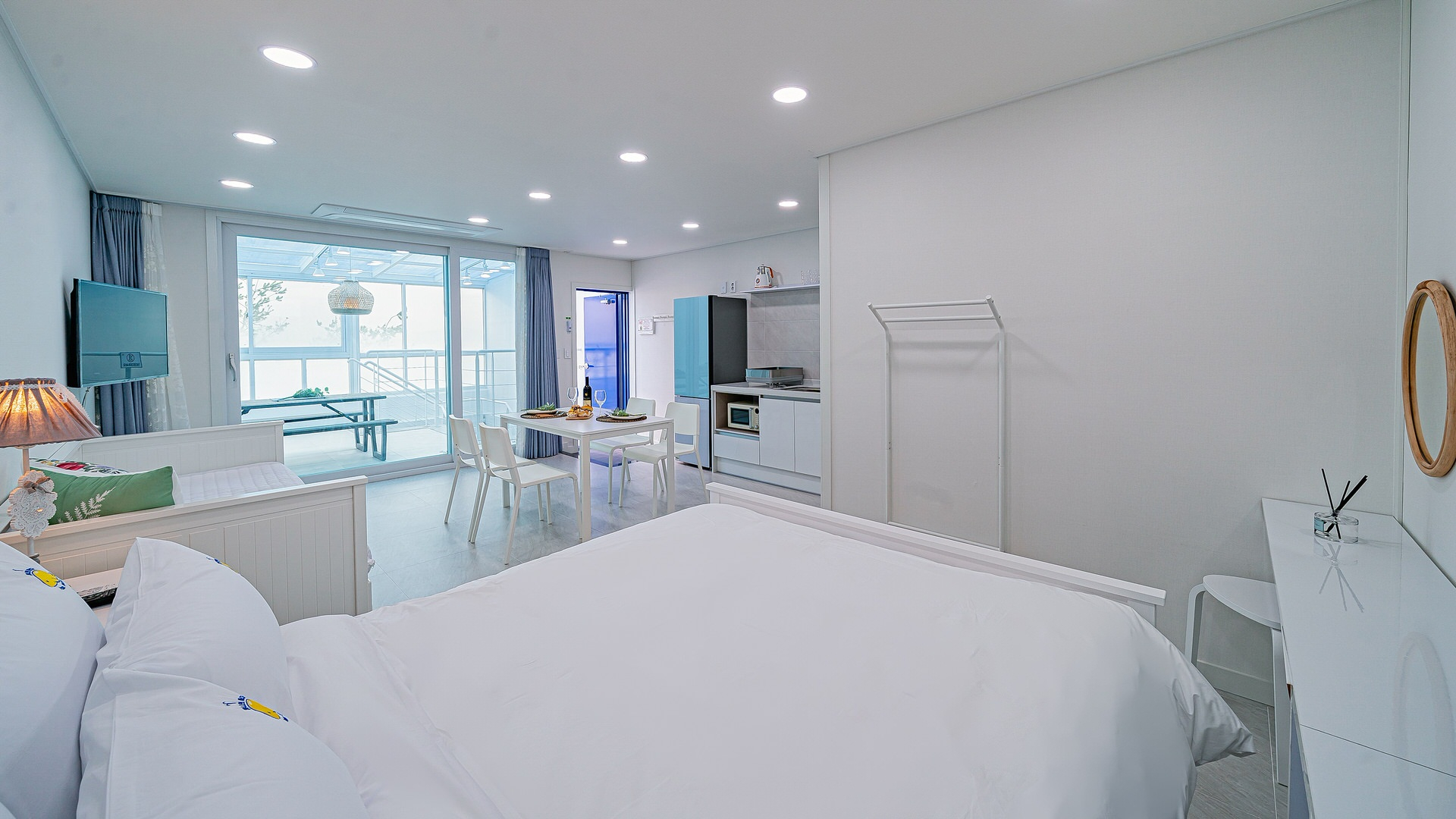 room detail thumbnail 1