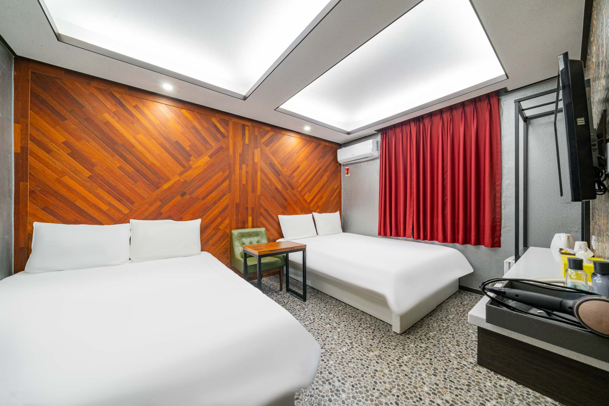 room detail thumbnail 0
