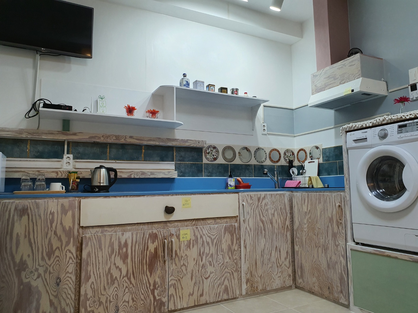 room detail thumbnail 2