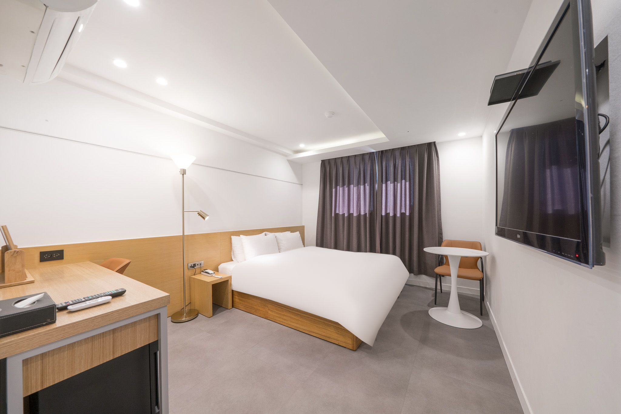 *스탠다드*-도보전용특가(킹베드/5성급구스다운필로우/넷플릭스개인계정이용/페러그라프38F50%쿠폰)