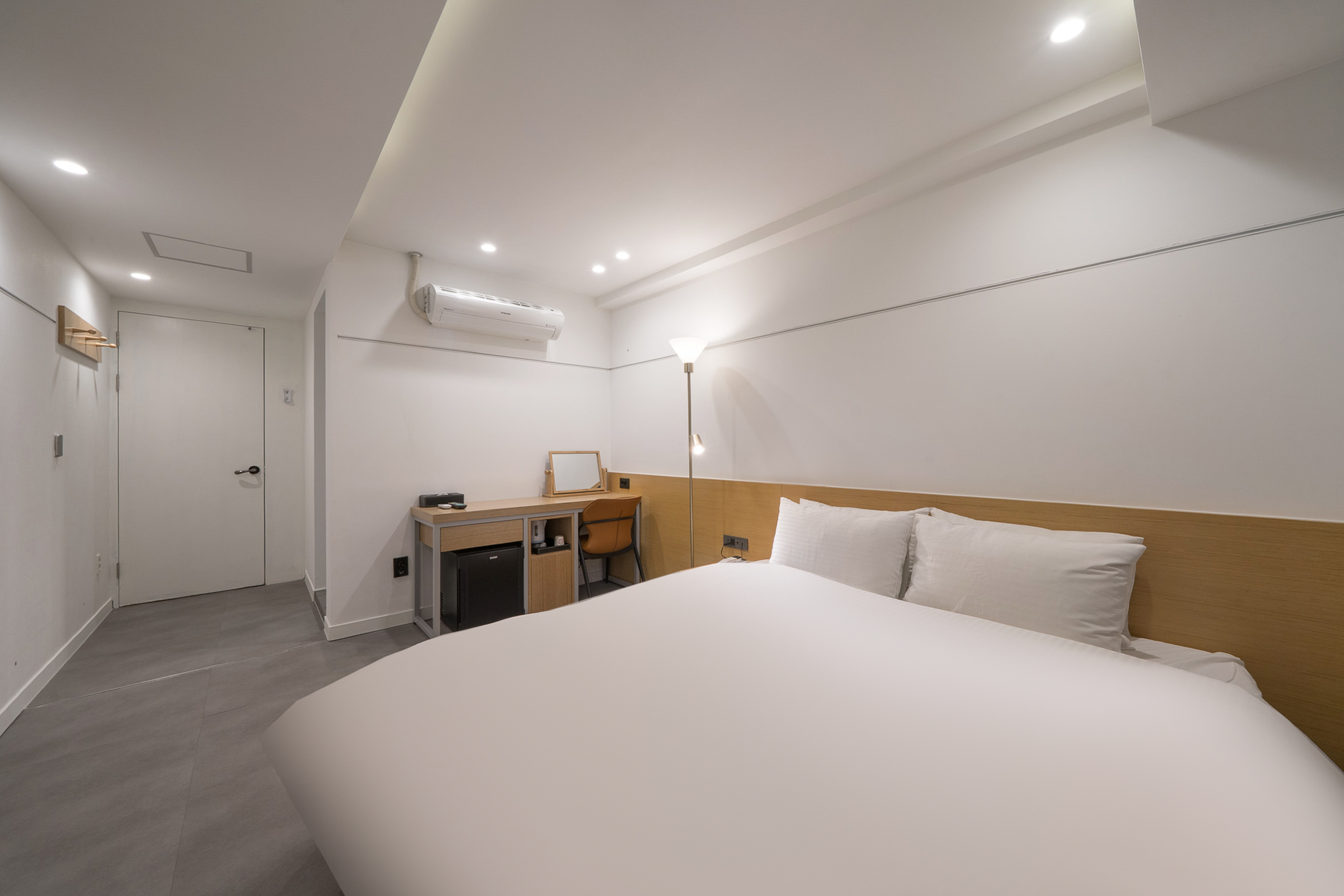 디럭스*욕조(5성급구스다운필로우/넷플릭스개인계정이용/페러그라프38F50%쿠폰/무료주차)