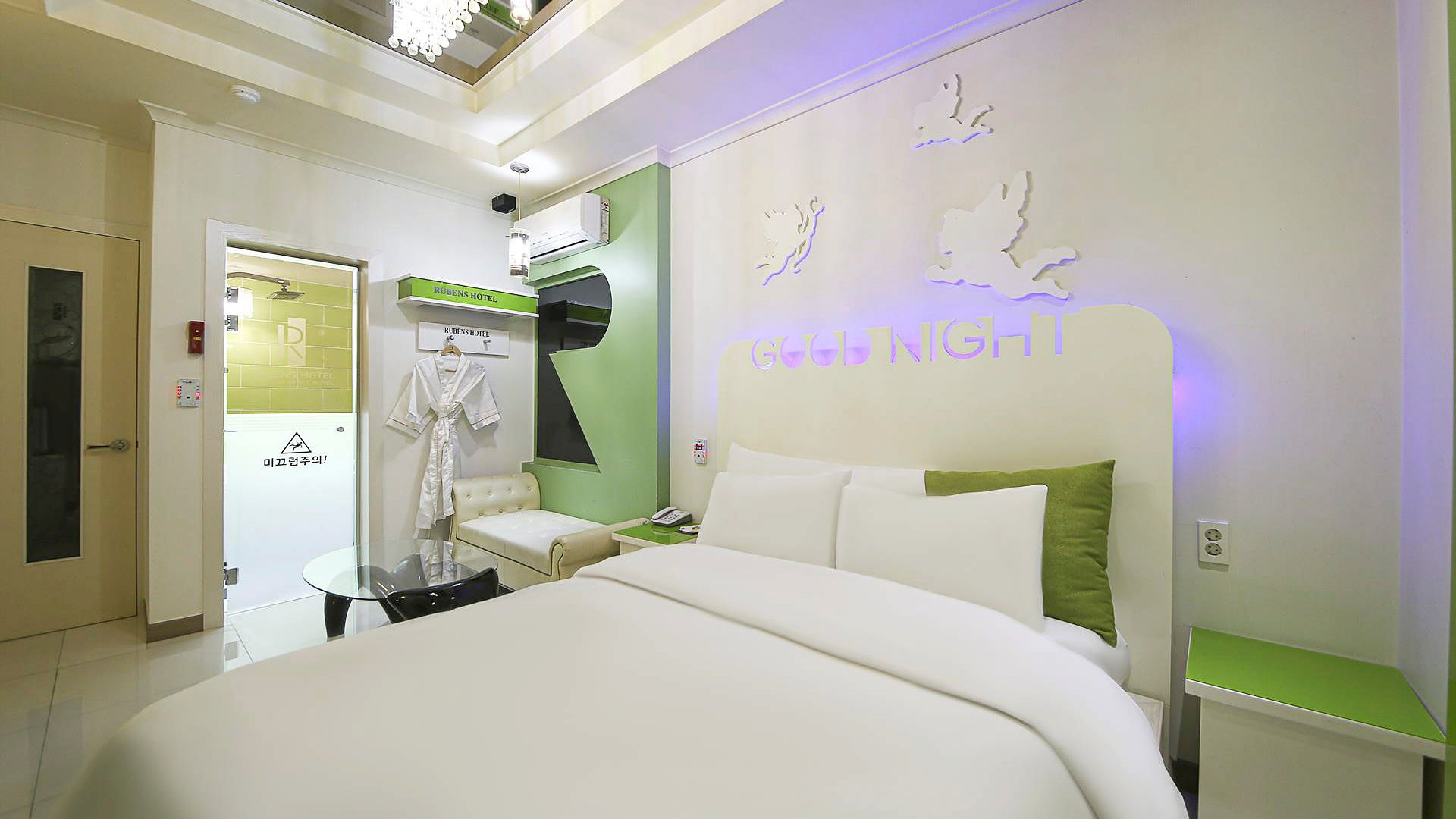 room detail thumbnail 2