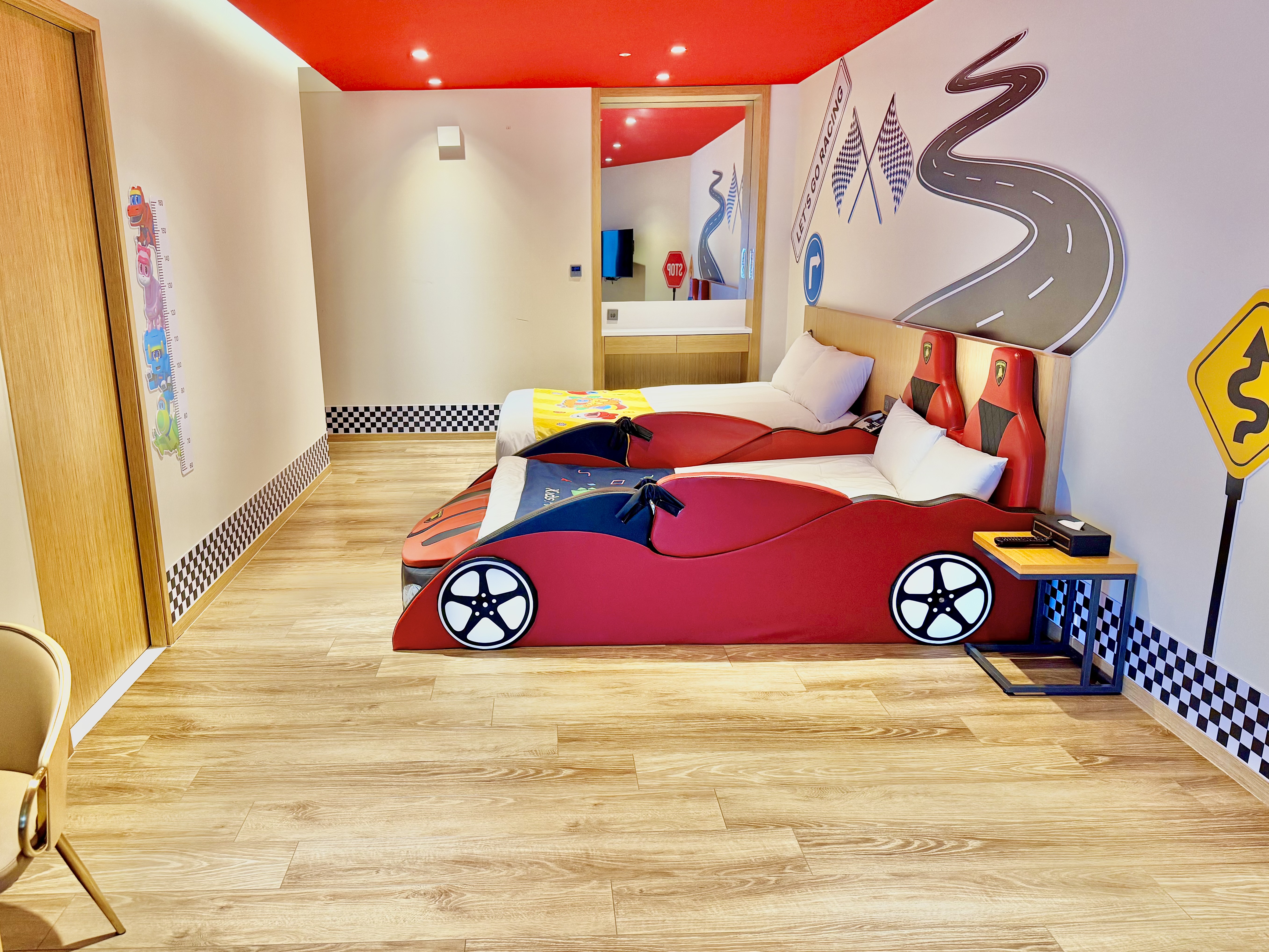 room detail thumbnail 2