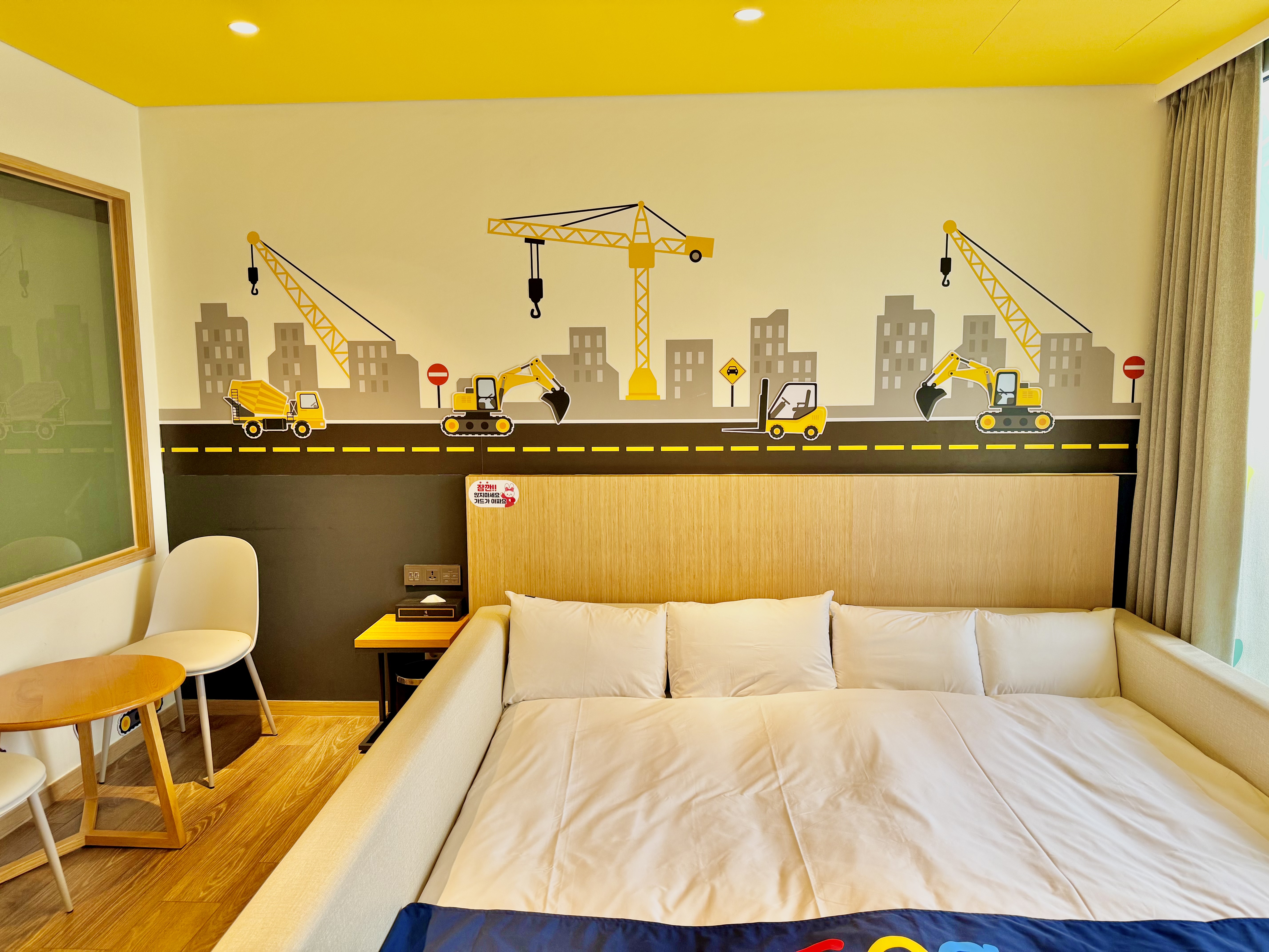 room detail thumbnail 1