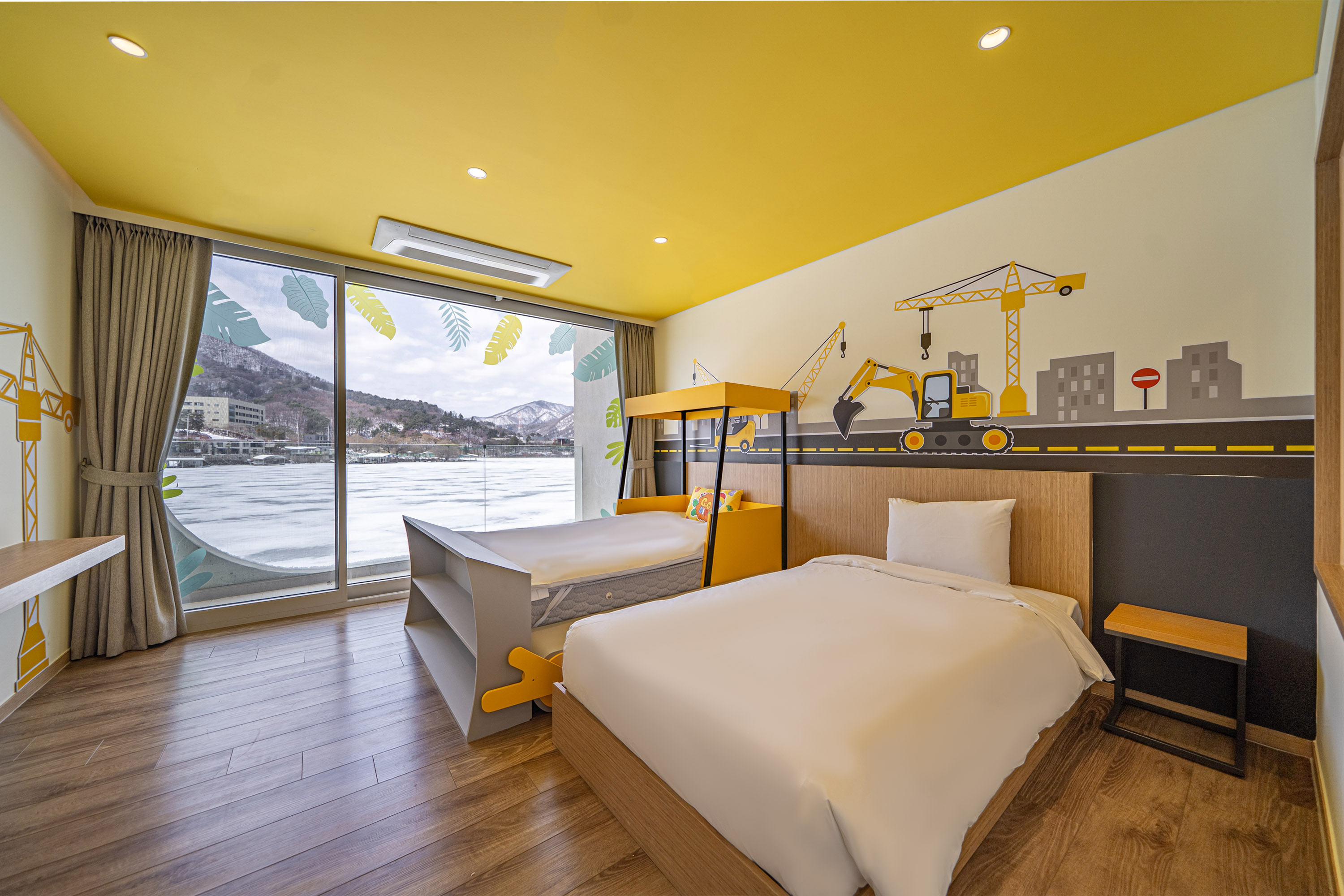 room detail thumbnail 2