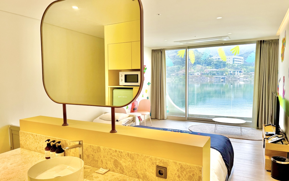 room detail thumbnail 1