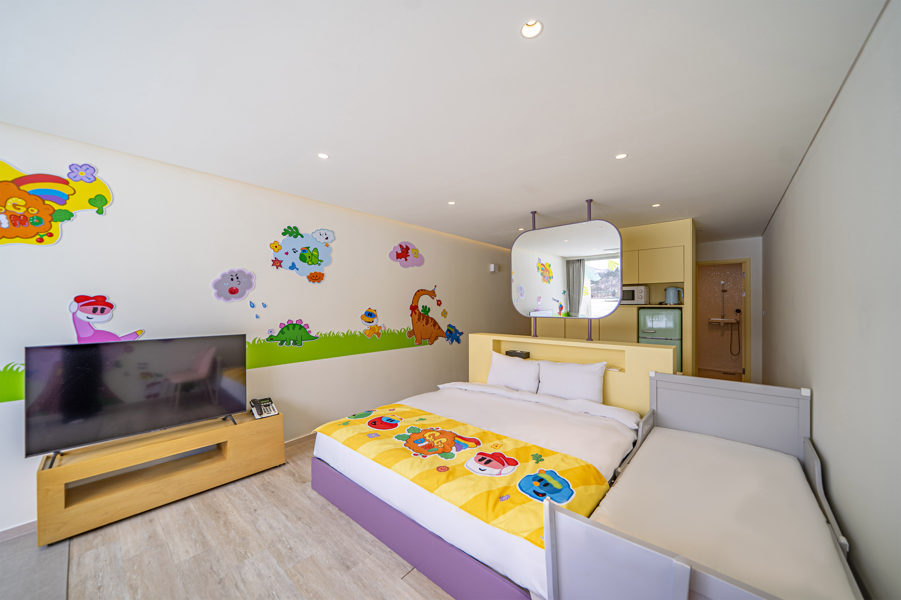 room detail thumbnail 2