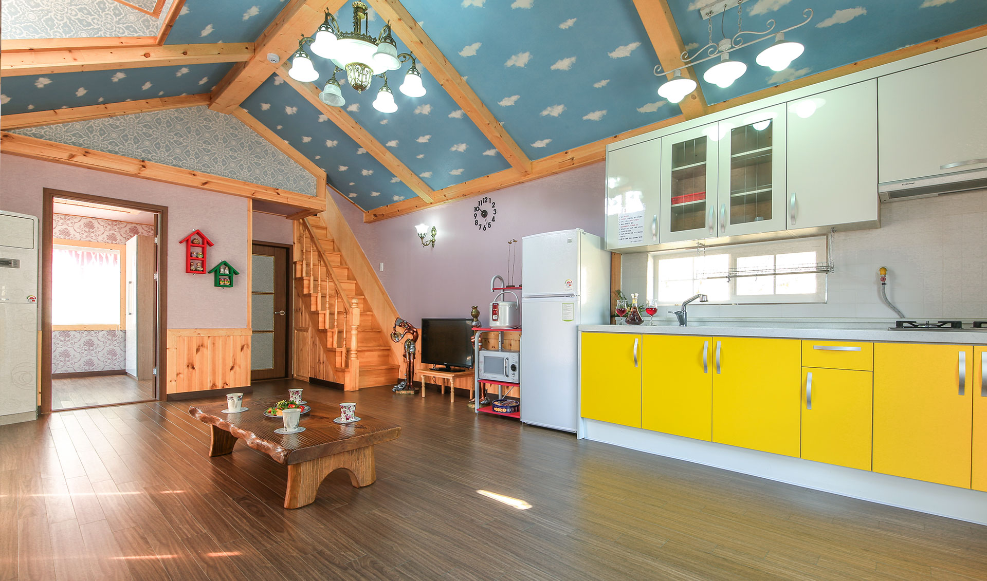 room detail thumbnail 1