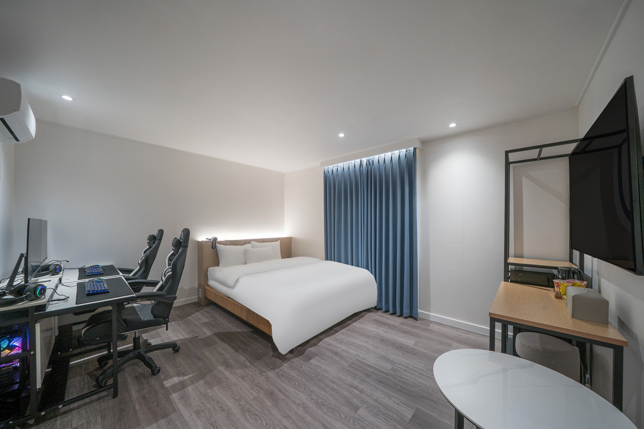room detail thumbnail 1