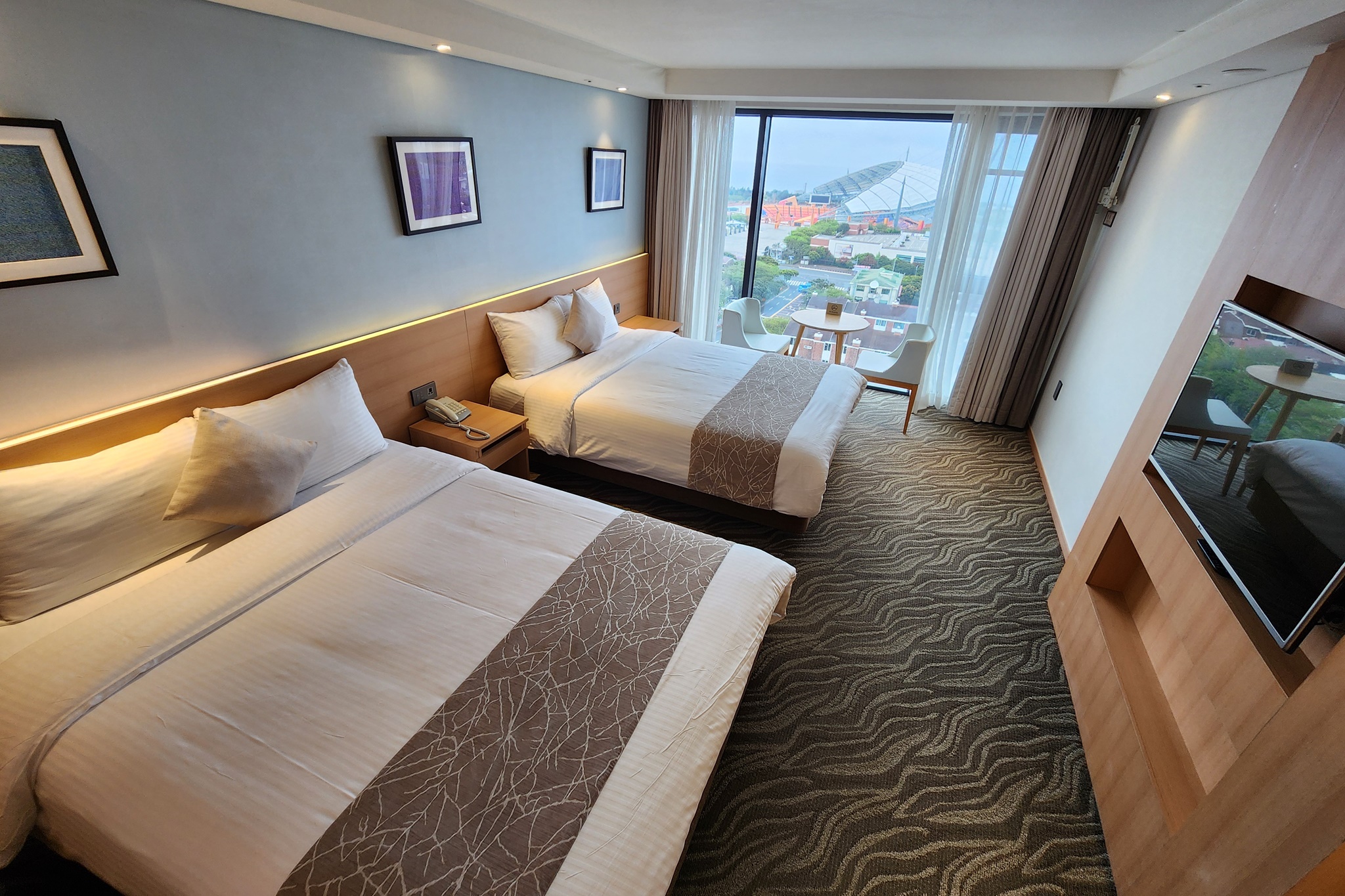 디럭스 트윈 → 디럭스패밀리트윈(룸업그레이드)