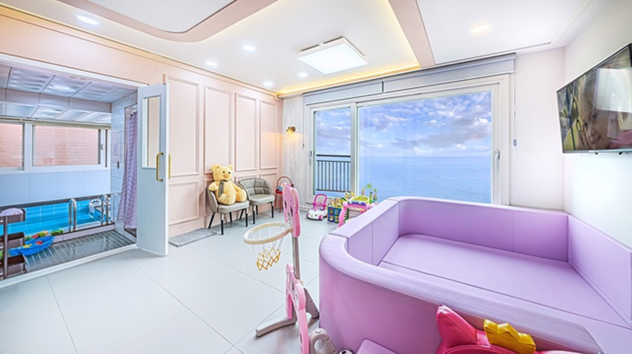 room detail thumbnail 2