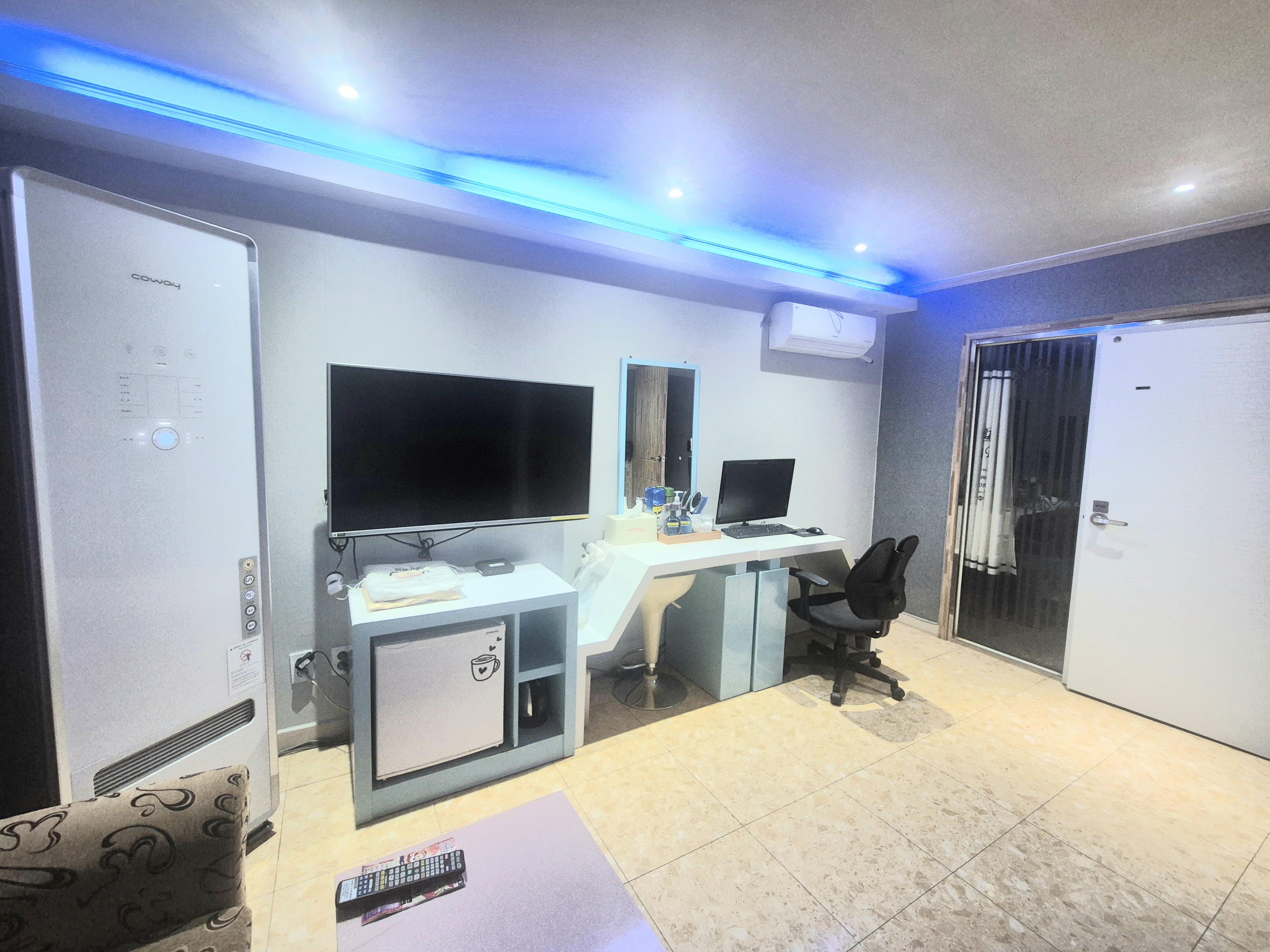 room detail thumbnail 1