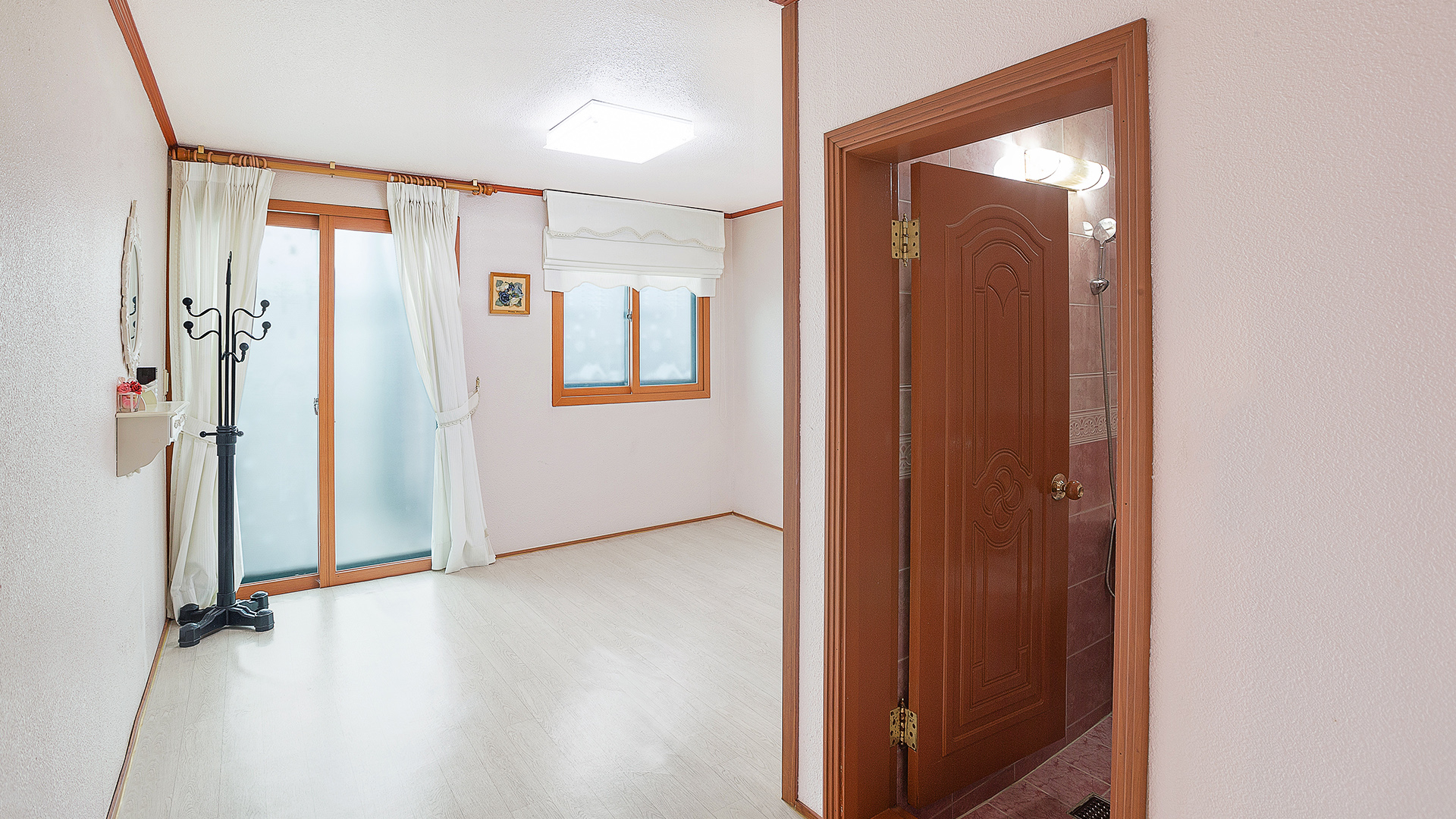 https://yaimg.yanolja.com/v5/2025/12/29/00/6951d010bc3e61.49975443.jpg