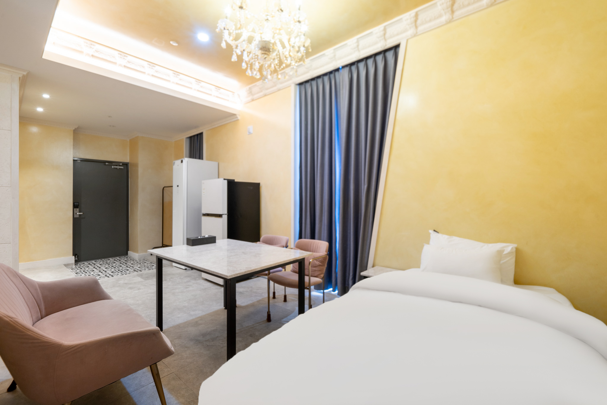 room detail thumbnail 2