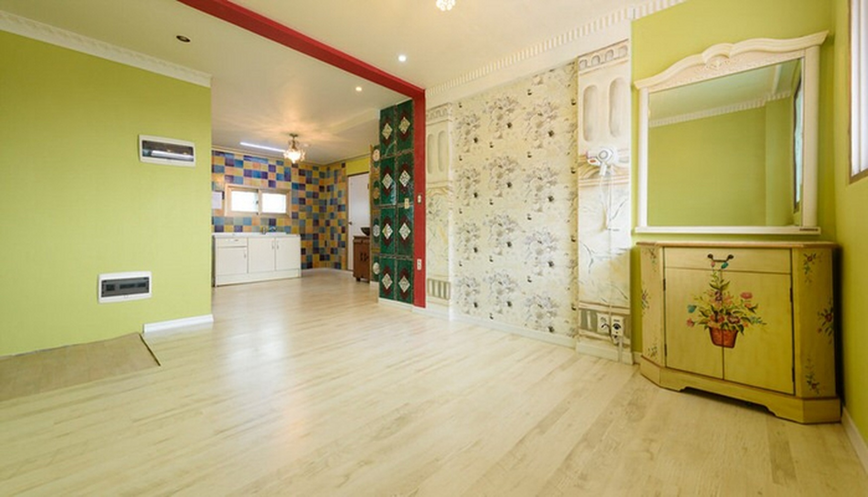 room detail thumbnail 2