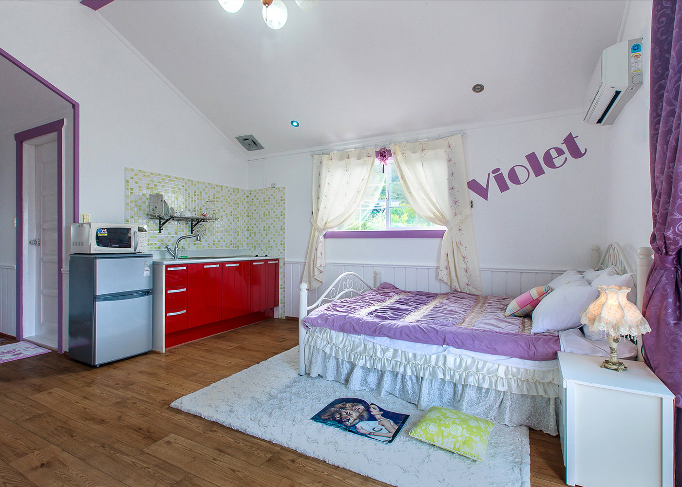 room detail thumbnail 2