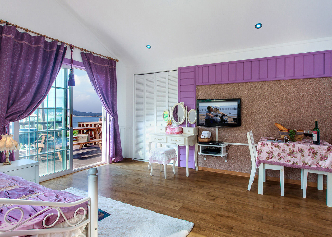 room detail thumbnail 1