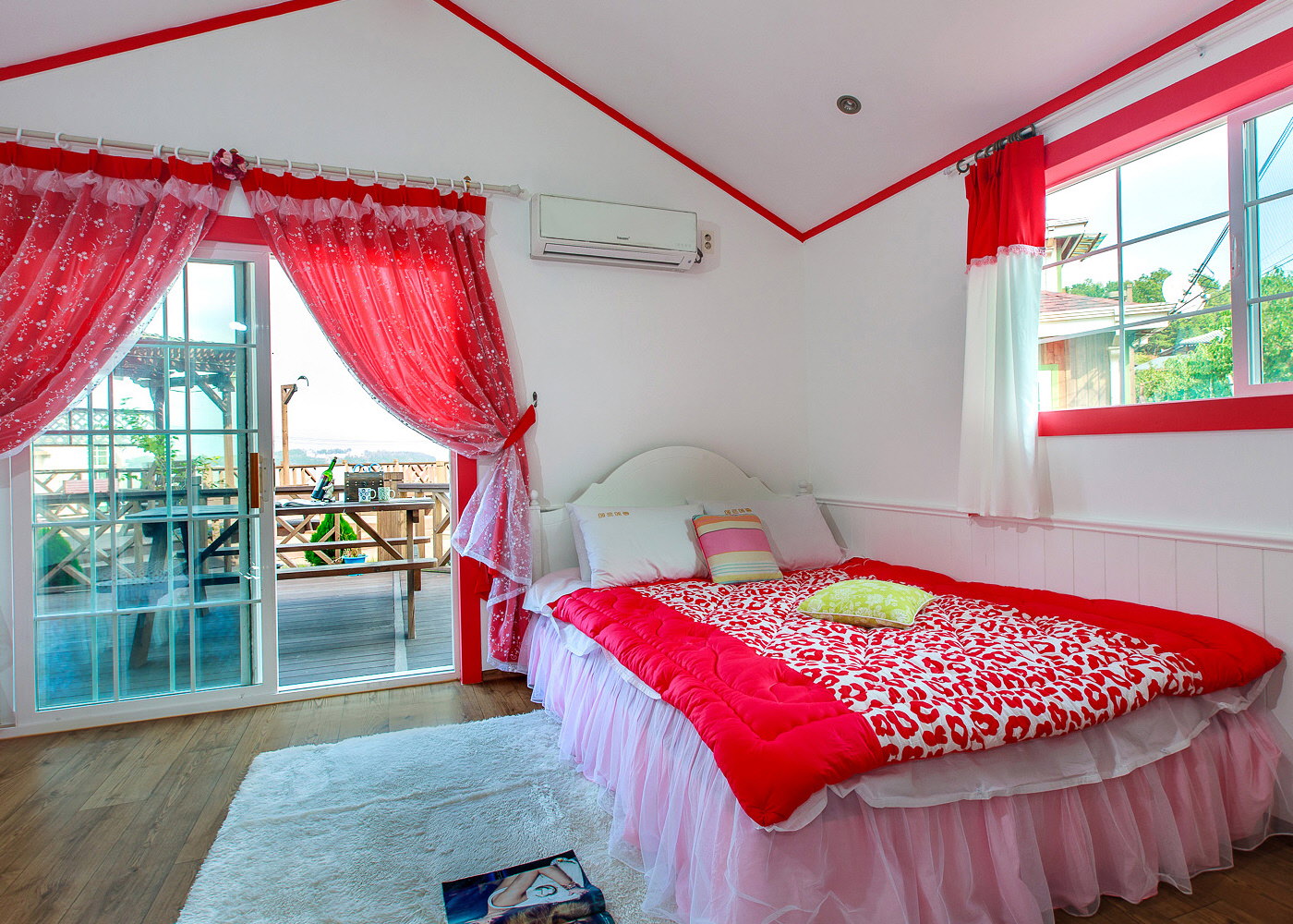 room detail thumbnail 2