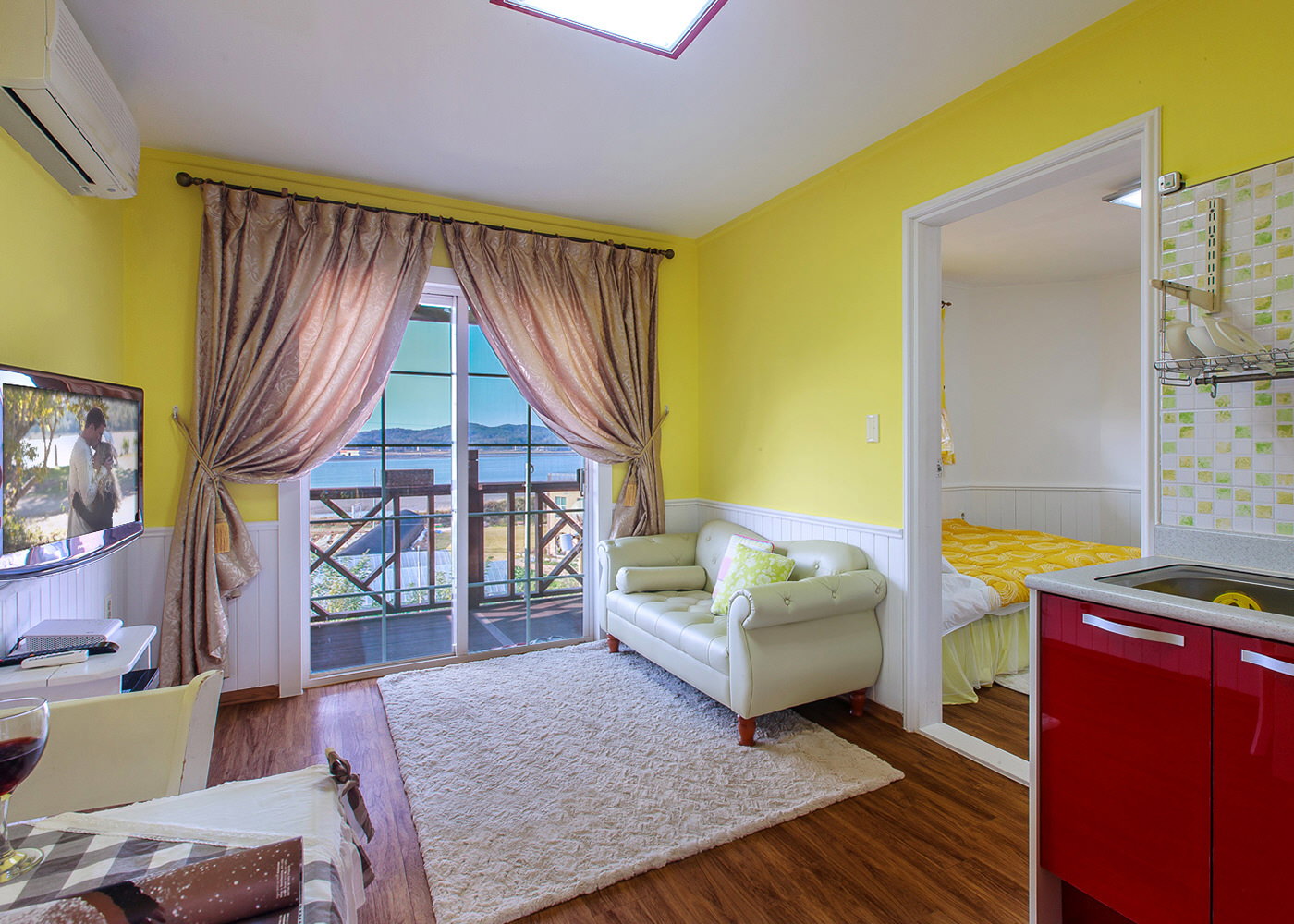 room detail thumbnail 1