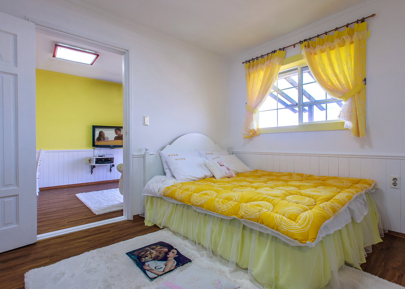 room detail thumbnail 2