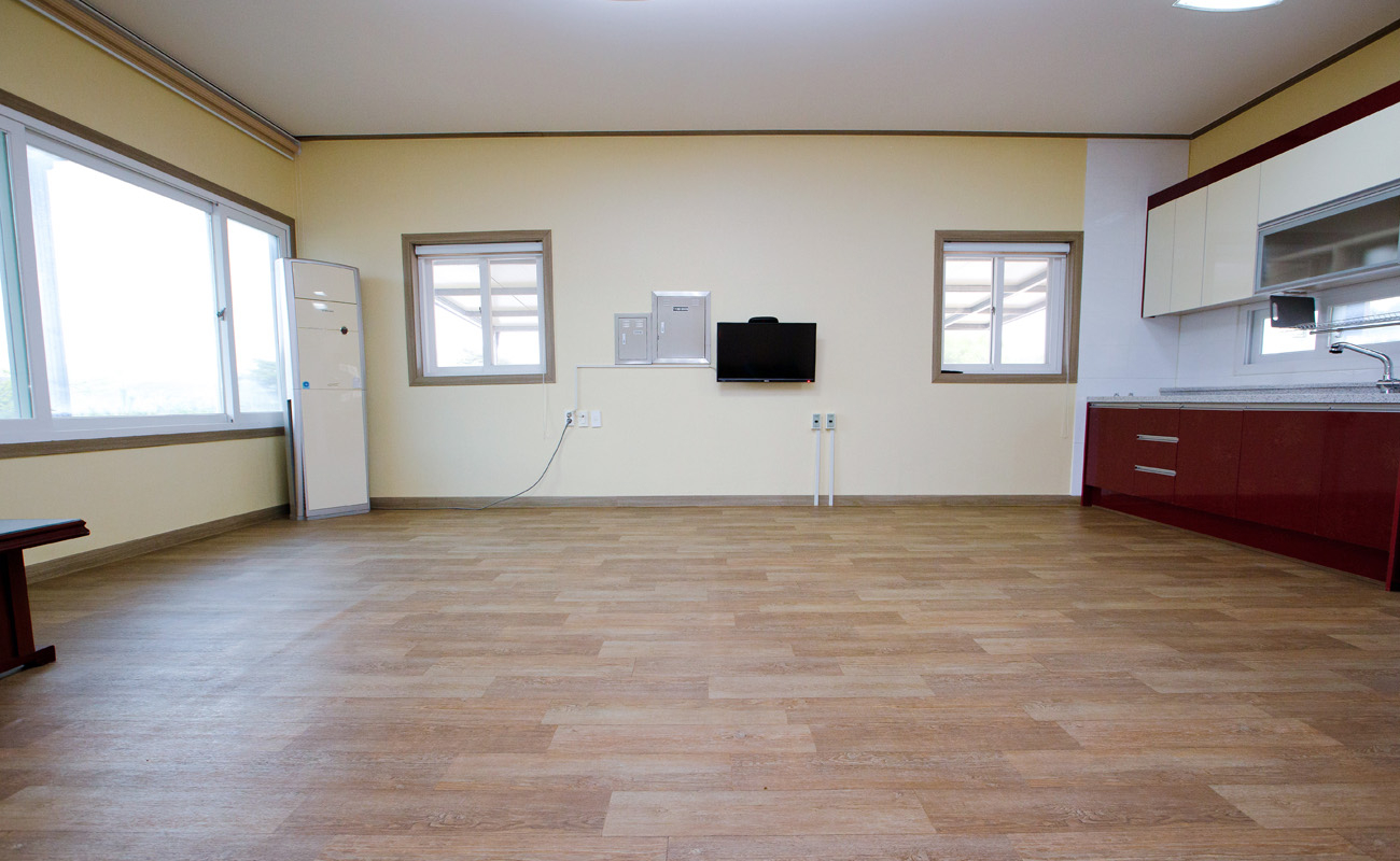 https://yaimg.yanolja.com/v5/2025/12/30/04/695359b81ffb08.48680423.jpg