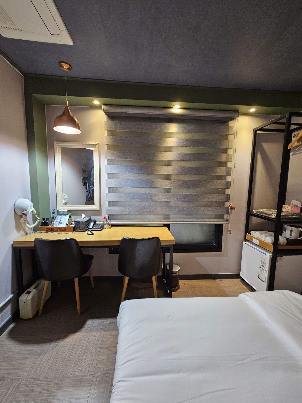 room detail thumbnail 2