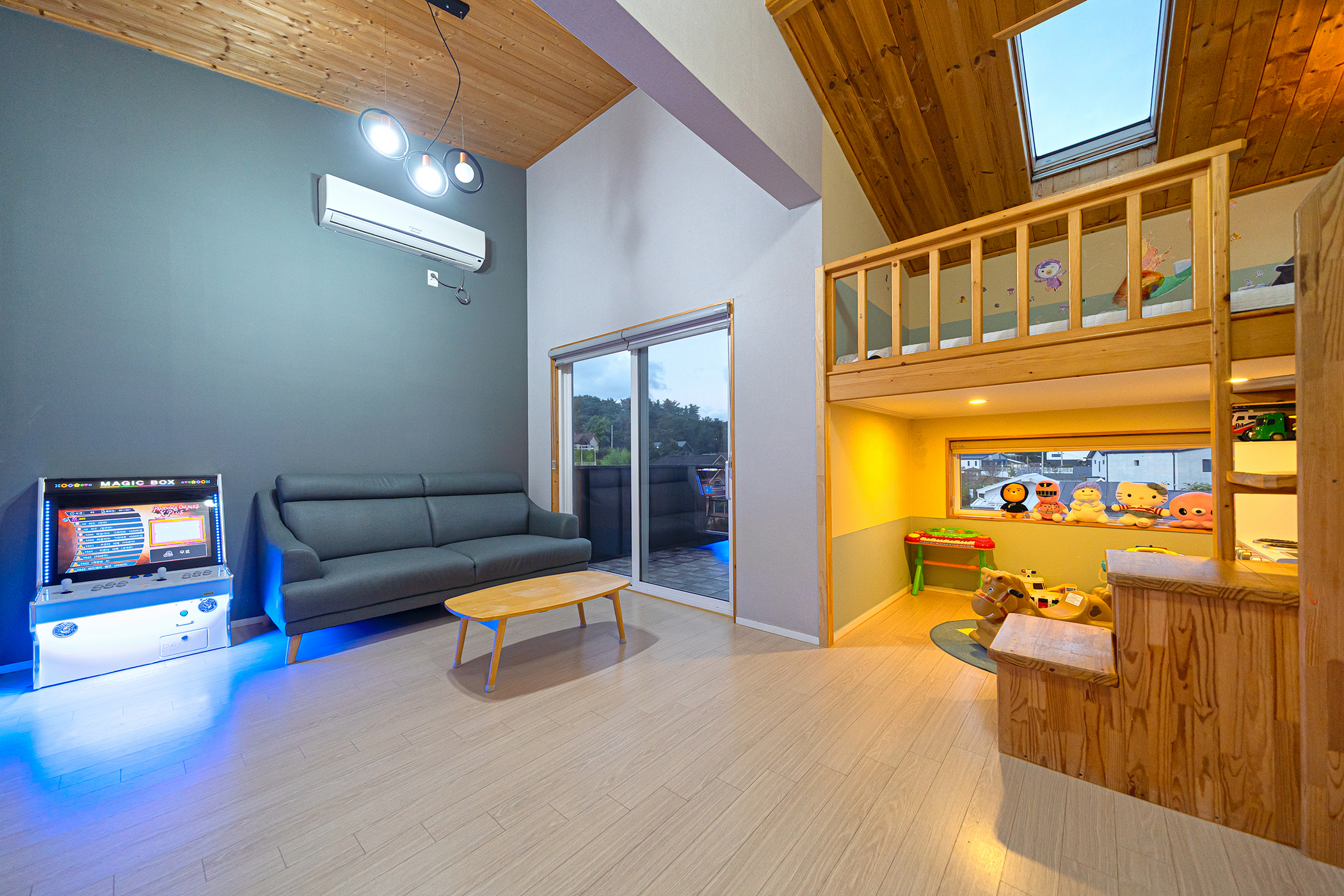 room detail thumbnail 2