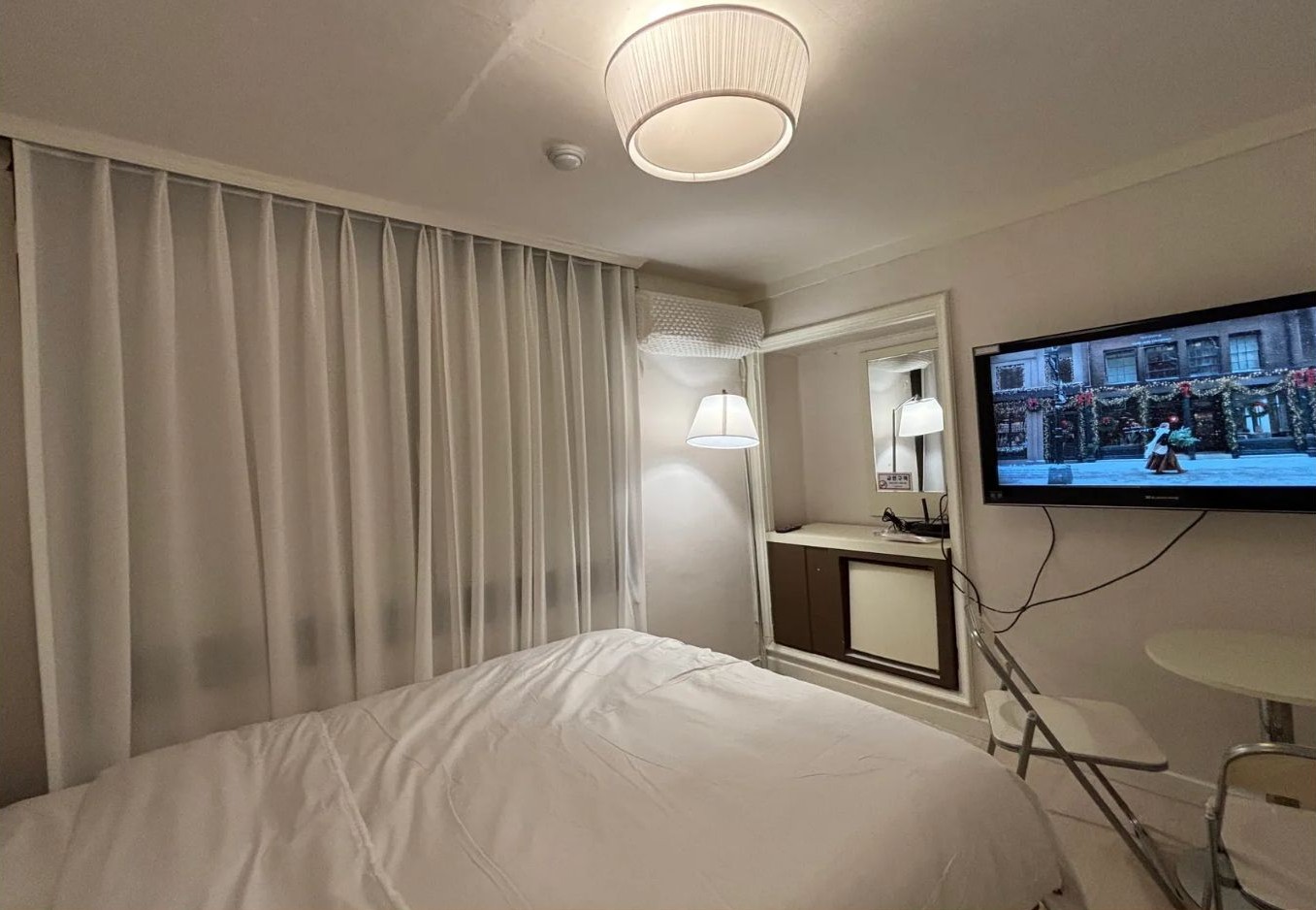 room detail thumbnail 2