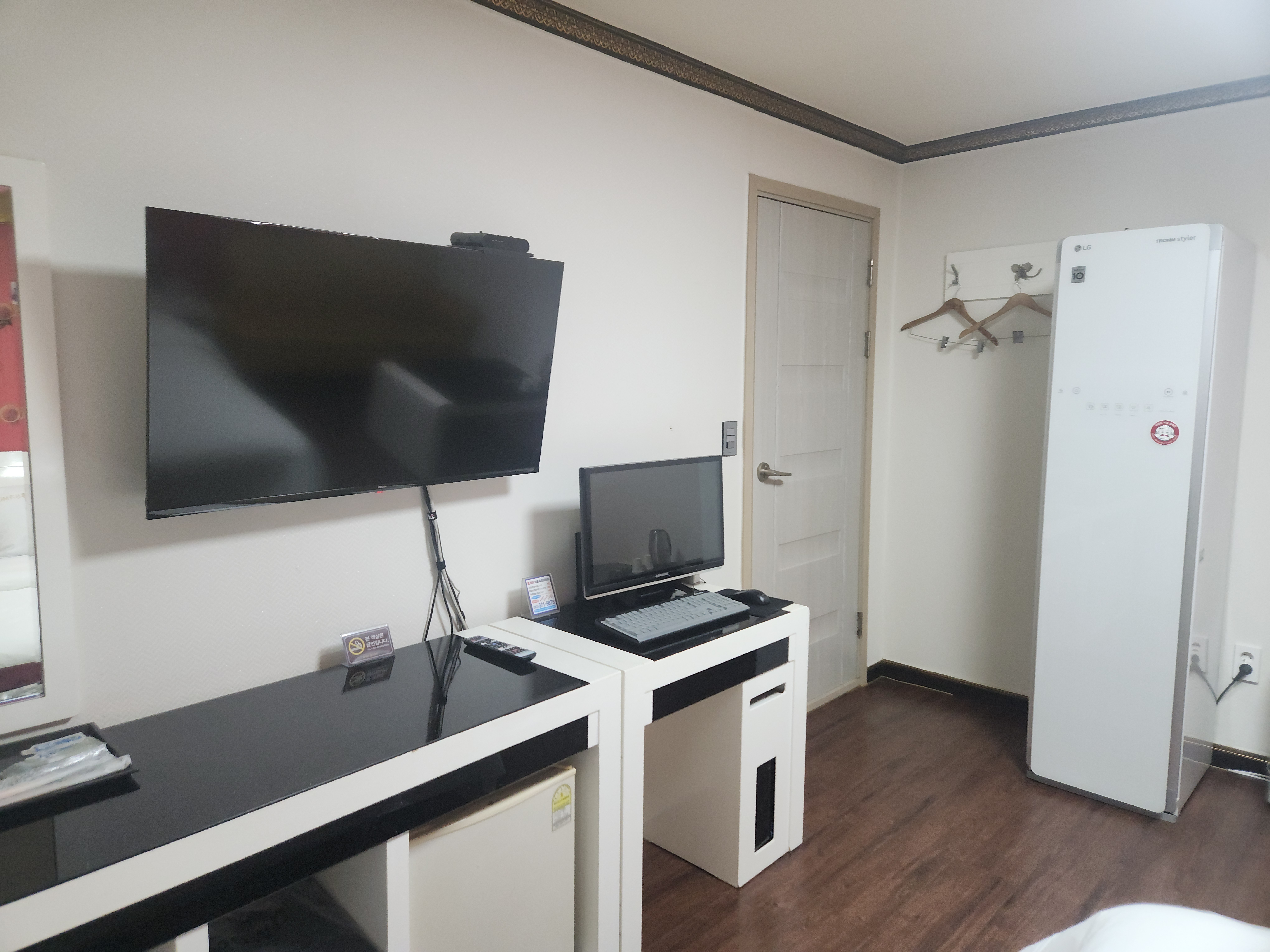 room detail thumbnail 2