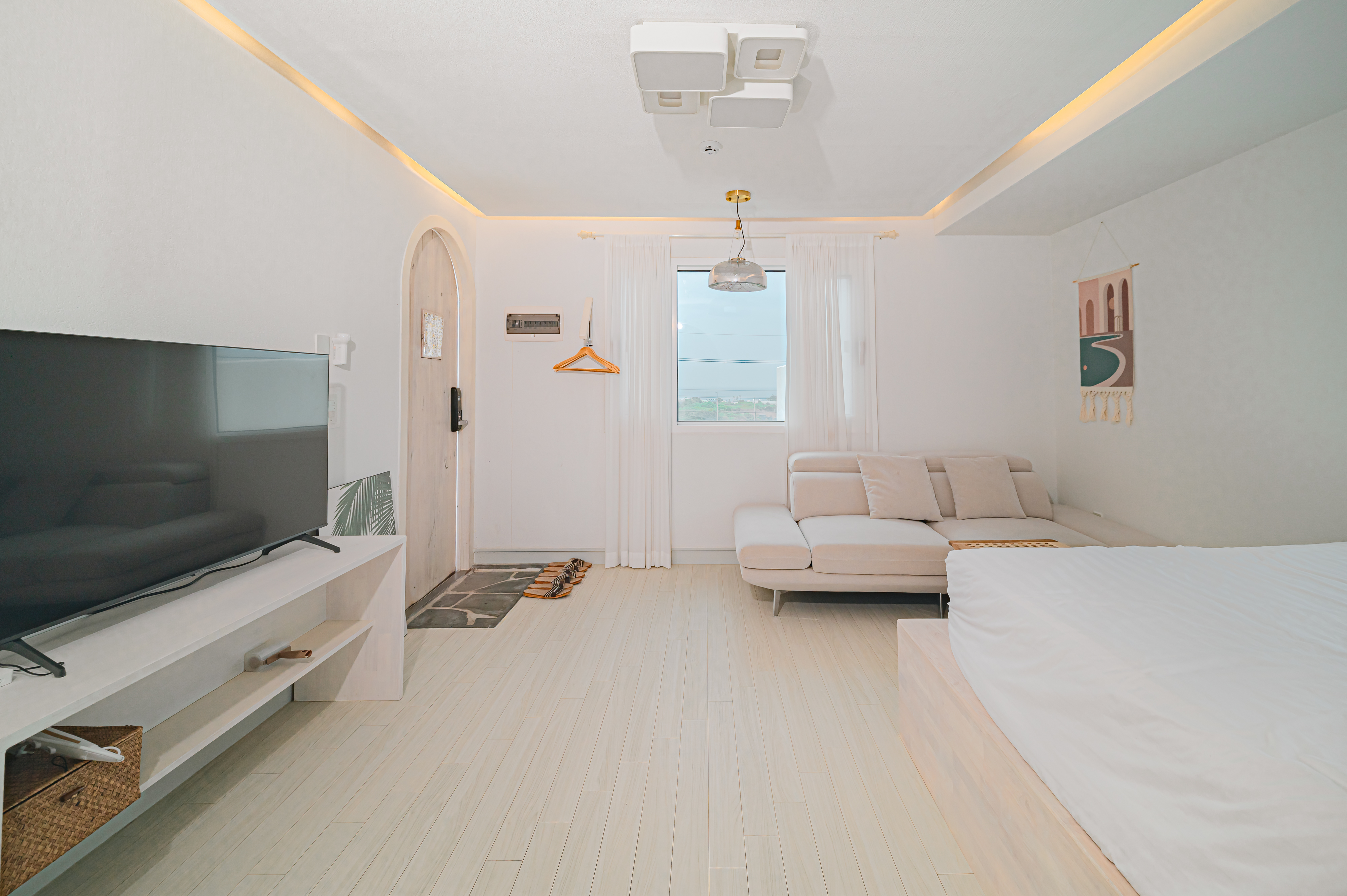 레이니 303(가장 제주스러운 애월에서 느끼는 지중해풍 공간)